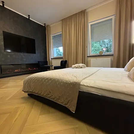 Harison Rynek アパート ブンツラウ